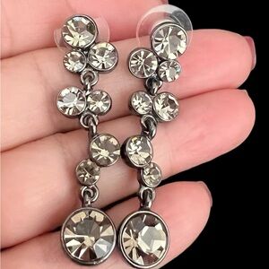 Long dangling crystal earrings black metal